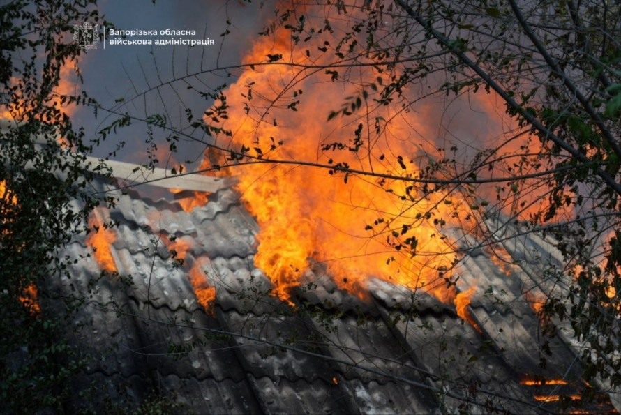 Запоріжжя весь день під ударами FPV: є постраждалі, пошкоджені будинки, лікарня і транспорт (фото, відео)