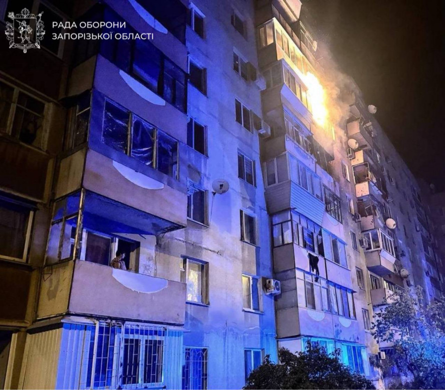 Росіяни атакували міст через Дніпро та будинок у Запоріжжі: є постраждалі (фото, відео)