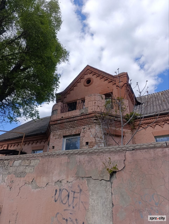 Від найстарішої школи до справжнього замку: які незвичайні менонітські будівлі можна побачити в Запоріжжі (фото)