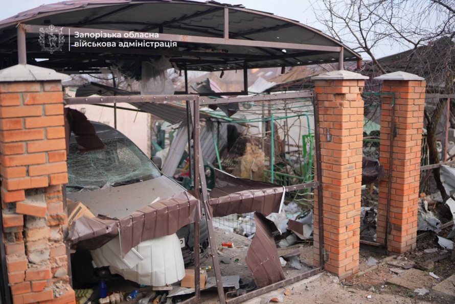 Ворог атакував Запоріжжя: є поранені, пошкоджені житлові будинки (фото)