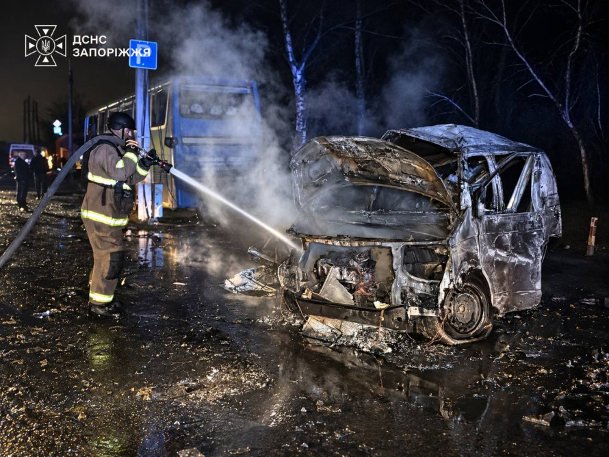 Вночі вдарили КАБами, а зранку — по ТЦ: у Запоріжжі внаслідок атак є поранені (фото, відео)