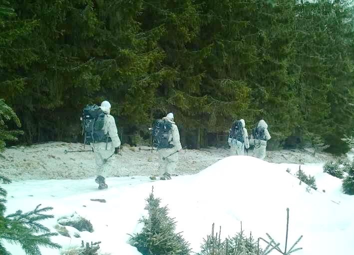 У Чернівецькій області затримали чотирьох замаскованих запоріжців (фото)