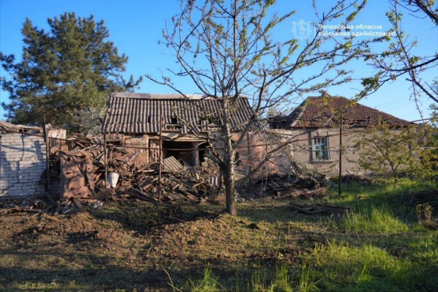 Пожежа в гаражах та поранені люди: що відомо про наслідки ворожого удару по Запоріжжю в неділю (фото, відео)