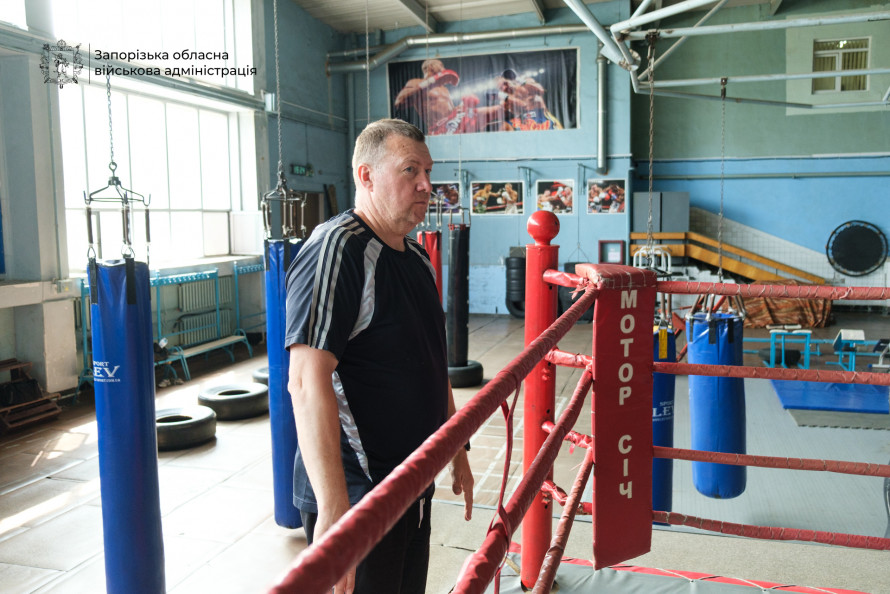 "Мій спортсмен навіть переміг Тайсона Ф'юрі" - у Запоріжжі професійний боксер й тренер навчатиме ветеранів безоплатно (фото, відео)