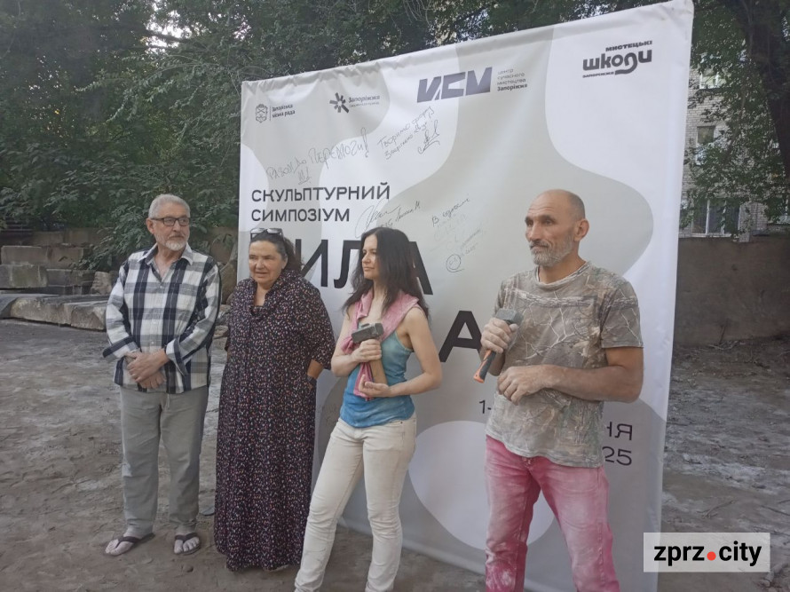 У Запоріжжі симпозіум митців завершився вражаючим підпалом скульптури - фото