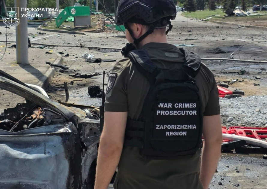 Людина згоріла у авто: армія рф вдарила керованими бомбами по Запоріжжю - що відомо (фото, відео)