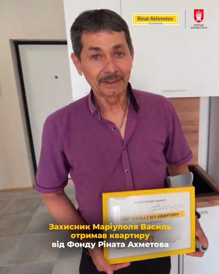 Після поранення, реабілітації та втрати дому: захисник Маріуполя отримав квартиру (фото)