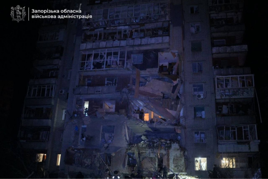 Від трикімнатної квартири залишилася лише одна кімната: наслідки ворожого удару по багатоповерхівці у Запоріжжі 4 липня(фото)