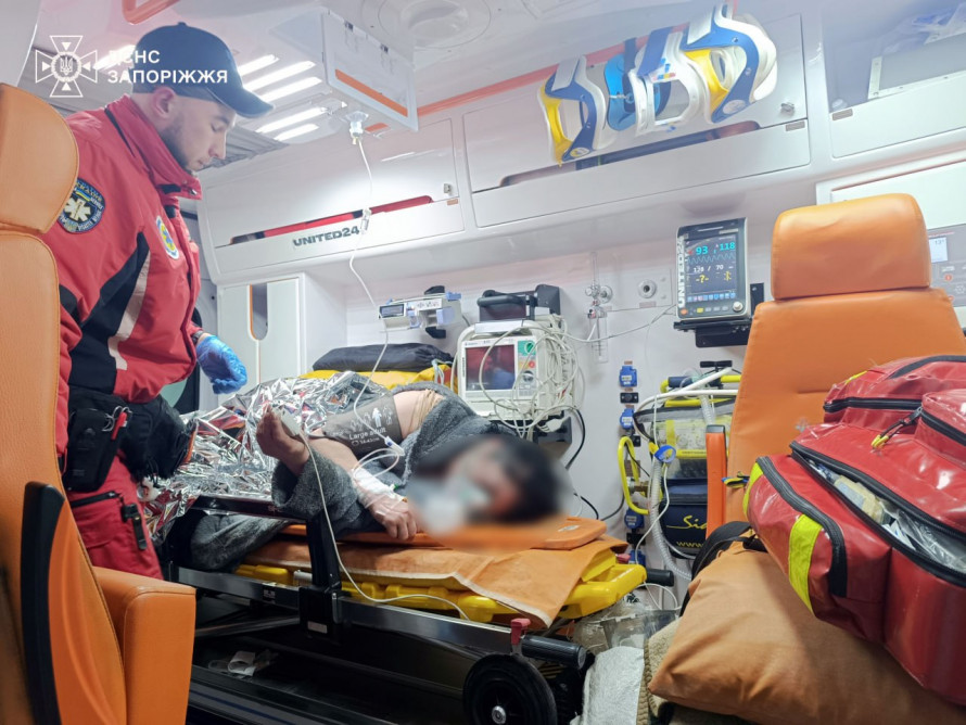 У Запоріжжі сталася нічна пожежа в багатоповерхівці: з вогню врятували чоловіка та жінку (фото)