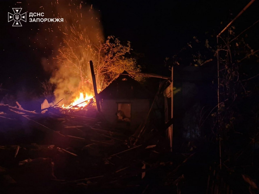 Сім пожеж за добу: у Запоріжжі горіли офіс та СТО, є постраждалі (фото)