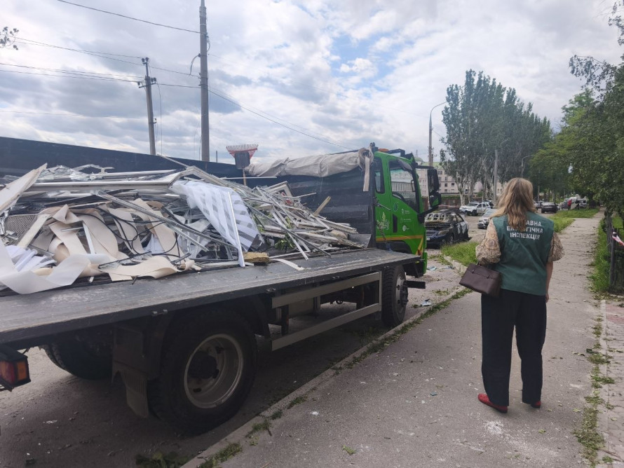 Пошкоджені будинки і забруднений ґрунт: наслідки удару по Запоріжжю 26 травня (фото)