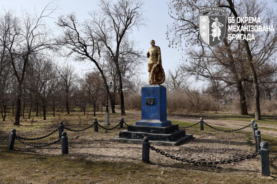 Собаки все ще чекають повернення господарів: як виглядає село Запорізького району у кіл-зоні (фото)