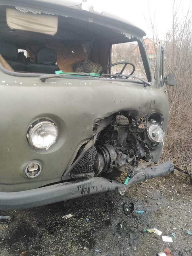 Поцілили дроном під час ремонту мереж - у Запорізькій області окупанти вдарили по машині енергетиків (фото)