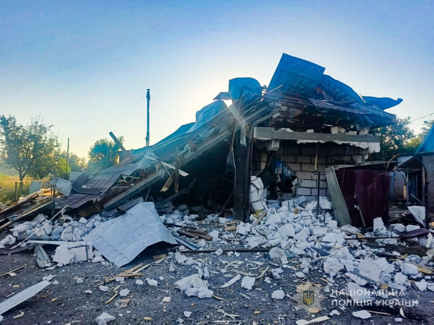 Троє постраждалих після атак: ворог обстріляв територію торгового центру в Запоріжжі (фото)
