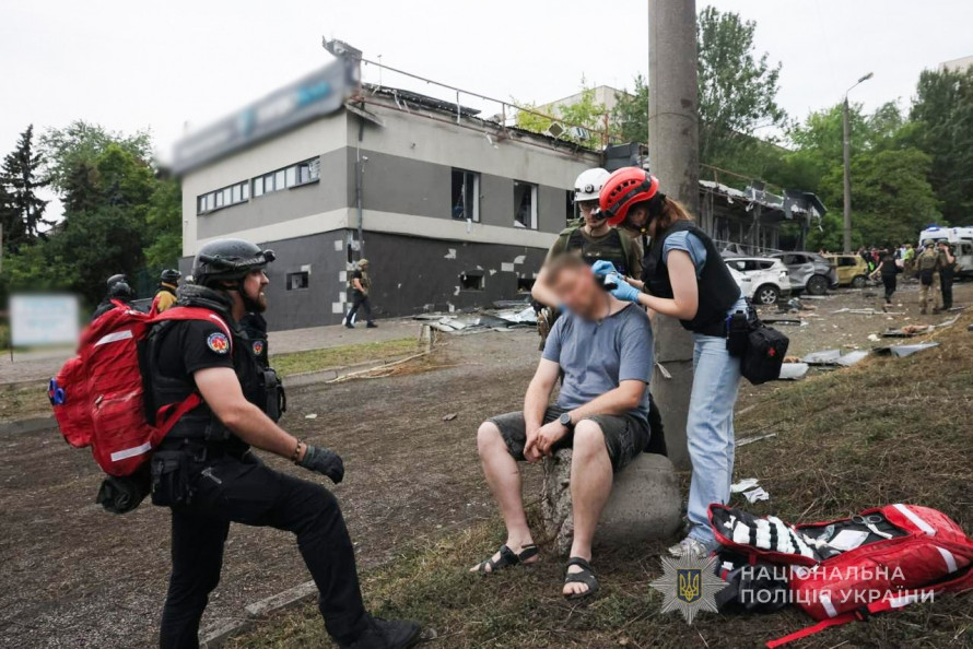 Поранене тримісячне немовля: у Запоріжжі збільшилась кількість постраждалих внаслідок ворожих ударів КАБами 23 липня (фото)