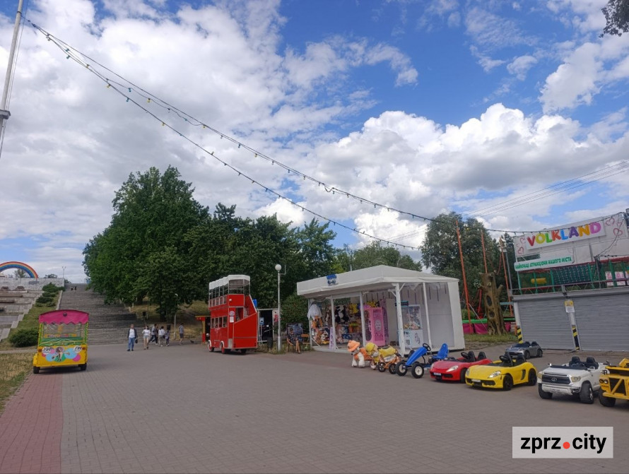 Як Вознесенівський парк Запоріжжя виглядає на початку липня - фото