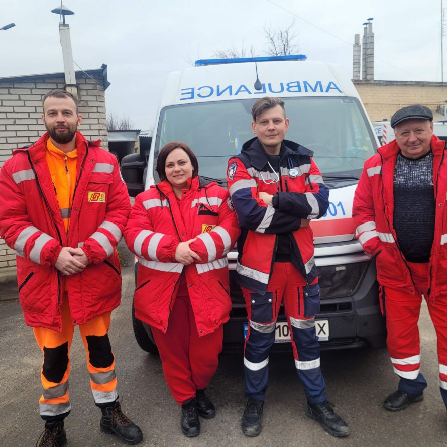 Ковток ледь не став фатальним: у Запоріжжі медики повернули до життя чоловіка (фото)