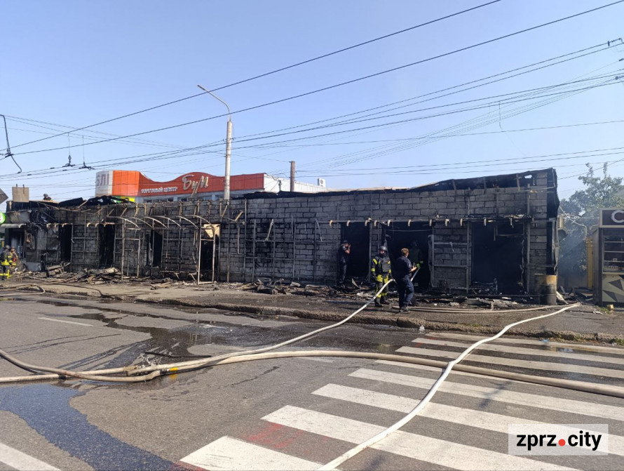 Троє загиблих і десятки поранених - у Запоріжжі триває ліквідація наслідків ранкових прильотів (фото, відео)