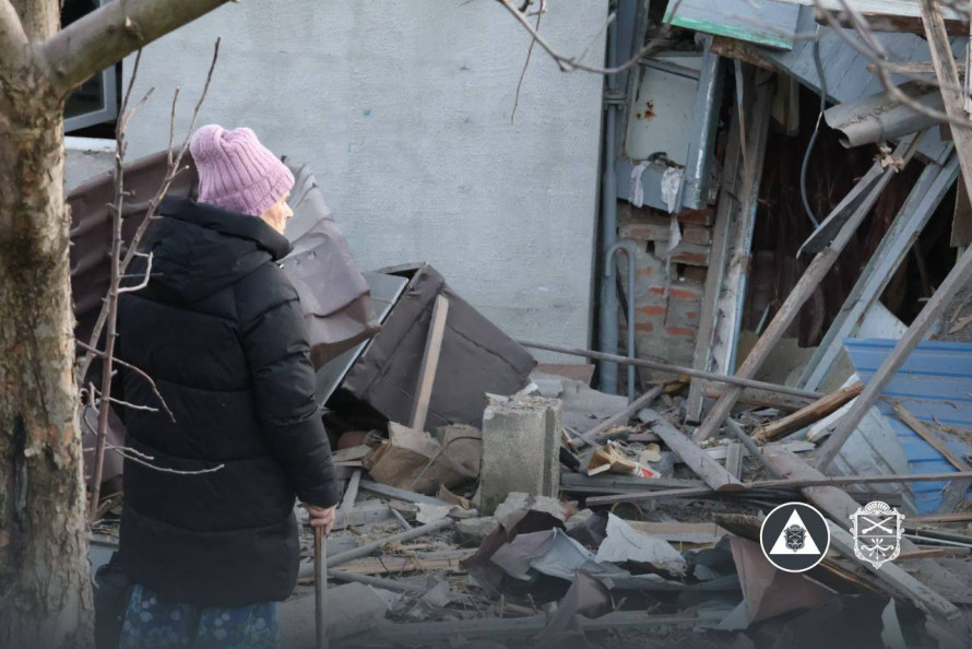 Ворог вдарив КАБами по Запоріжжю і Розумівці: поранені люди, розтрощені домівки та згорілі авто (фото, відео)