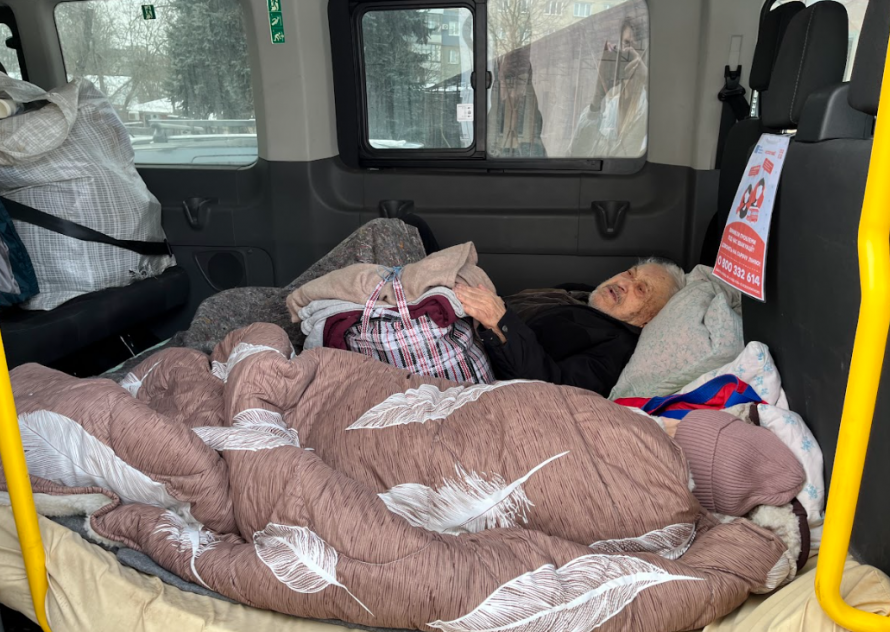 Шлях до безпеки - як триває евакуація в Запорізькій області і куди звертатися