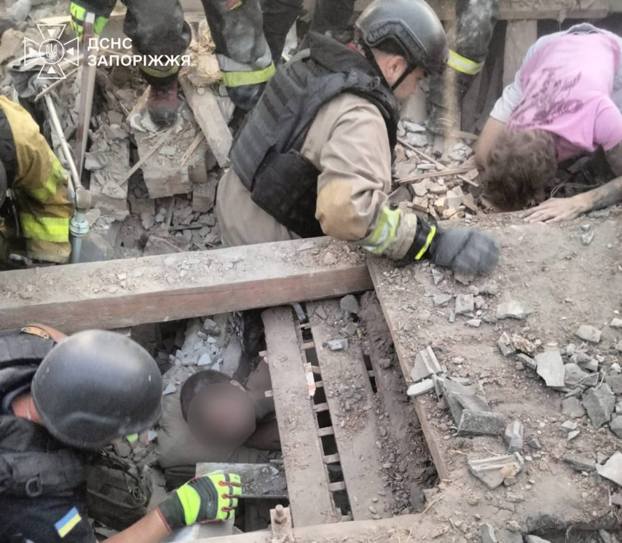 Два райони Запоріжжя атакували КАБами та дроном: є загиблий та поранені (фото, відео)