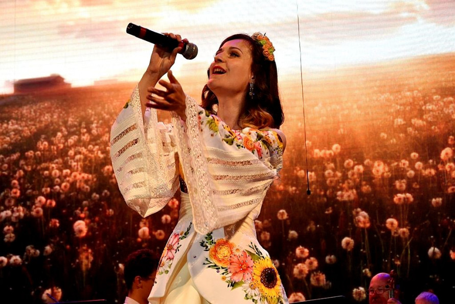Овації, «браво» і квіти у запорізькій філармонії тріумфально закрили концертний сезон