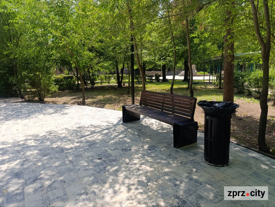 Теніс під кронами дерев - у запорізькому парку з'явилася стильна локація для гри та відпочинку (фото)