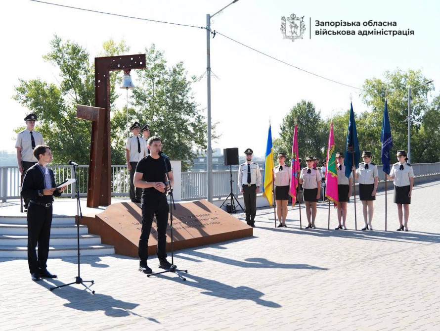 Корабельна ринда біля пляжу: у Запоріжжі відкрили меморіал полеглим морським піхотинцям (фото)