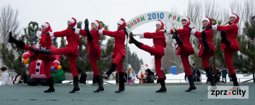 Казка мирних часів – як у Запоріжжі протягом 20 років змінювалася новорічна ялинка (фото)