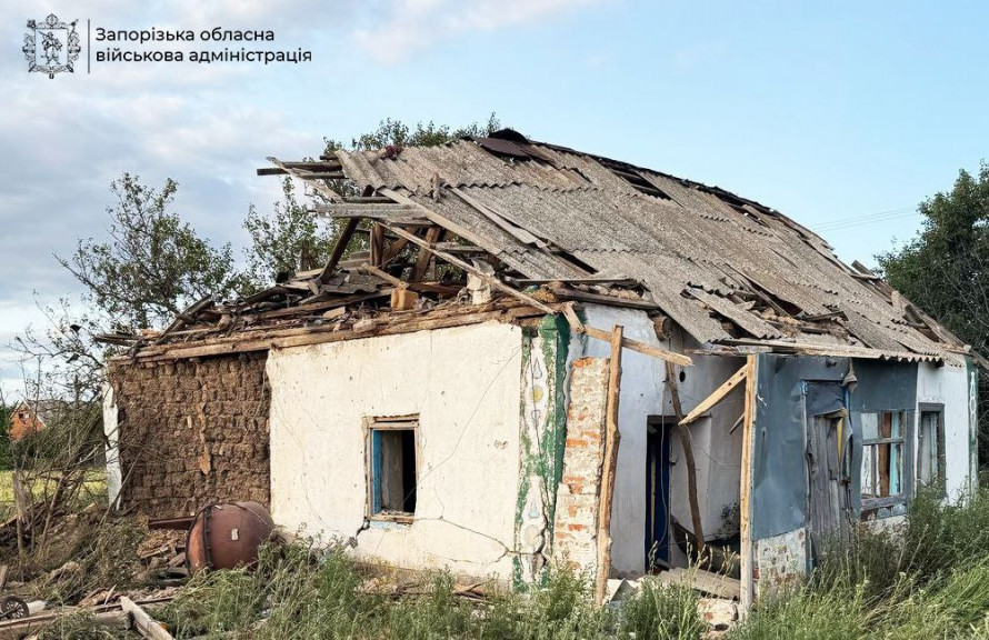 Росіяни завдали понад 400 ударів - у Пологівському районі Запорізької області постраждали троє людей (фото)