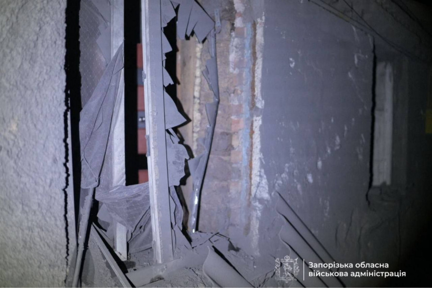 Росіяни вдруге за добу атакували Запоріжжя КАБами: троє поранених, пошкоджені десятки будинків (фото)