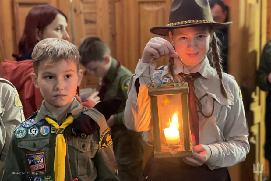 Запорізькі пластуни передали Вифлеємський вогонь на фронт (фото)