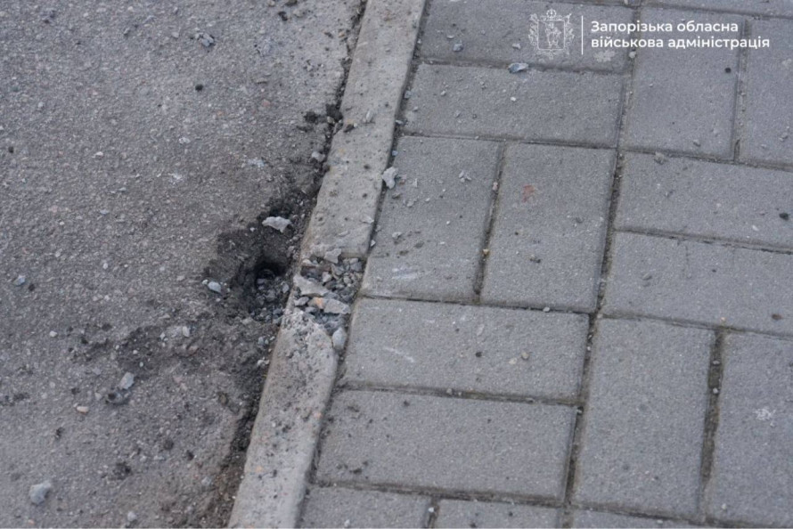 Ворог атакував Запоріжжя: вранці російські дрони вдарили по місту, є поранені (фото)