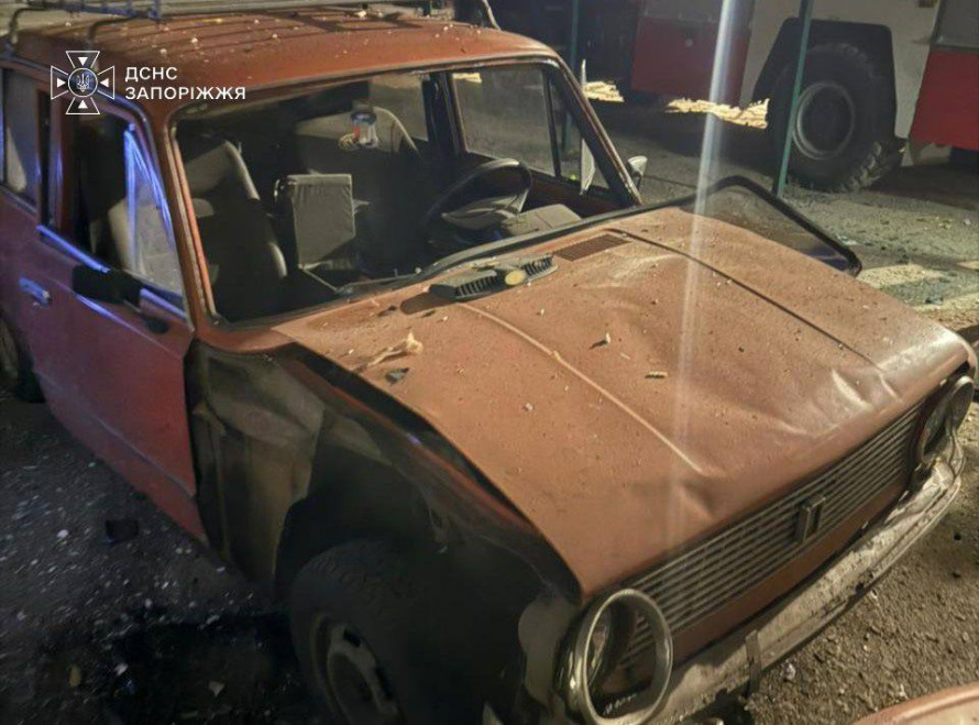 Багатоповерхівка, пожежна частина, склади, авто: внаслідок російських атак на Запоріжжі є загиблі та поранені (фото, відео)