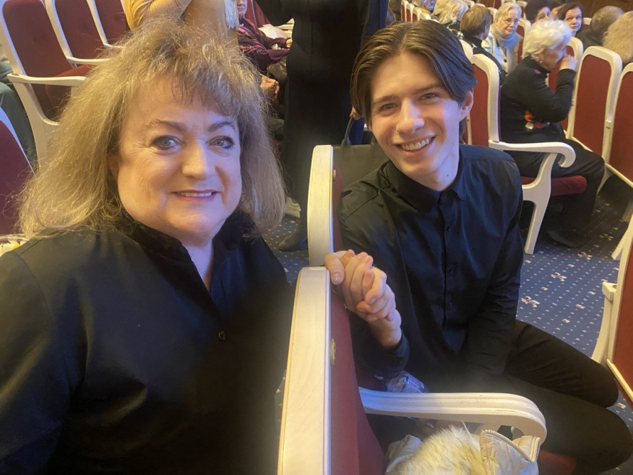 Усі твори неймовірні - у Запоріжжі авторський концерт відомої композиторки зібрав зірок філармонії