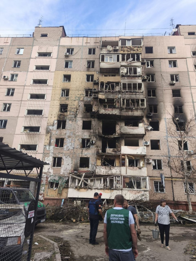 Масштабні руйнування та згарища: у Запоріжжі екологи обстежили місця ударів російських дронів (фото)