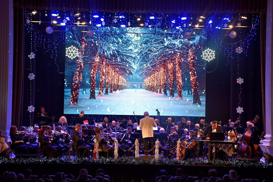 Аншлаги, хіти й диско-фінал - у запорізькій філармонії яскраво завершили рік концертом “MISTER NEW YEAR” (фото)