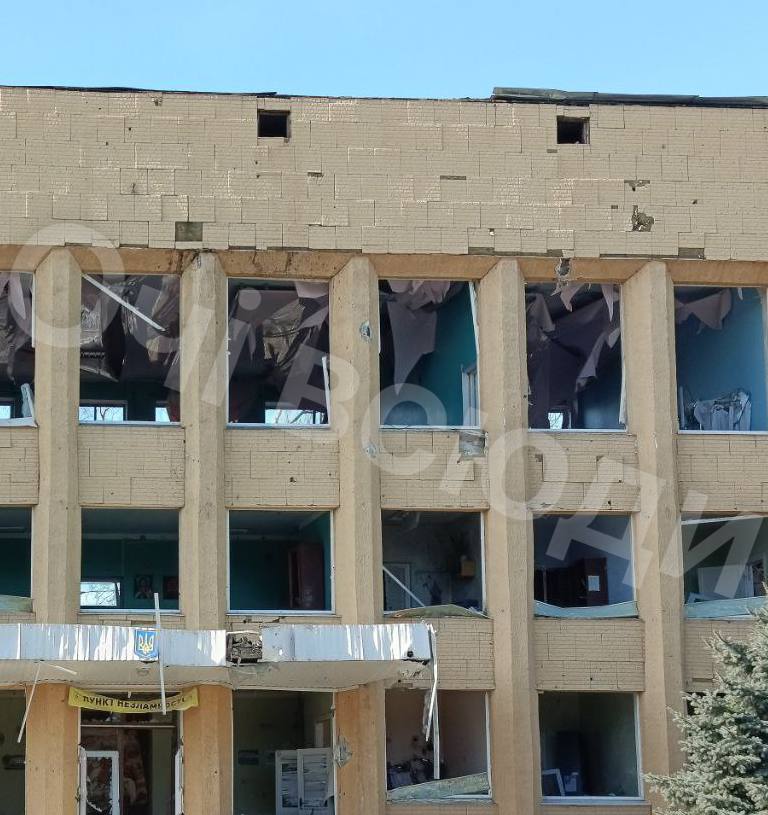 Є загибла та поранена: ворог знову  район - фото наслідків