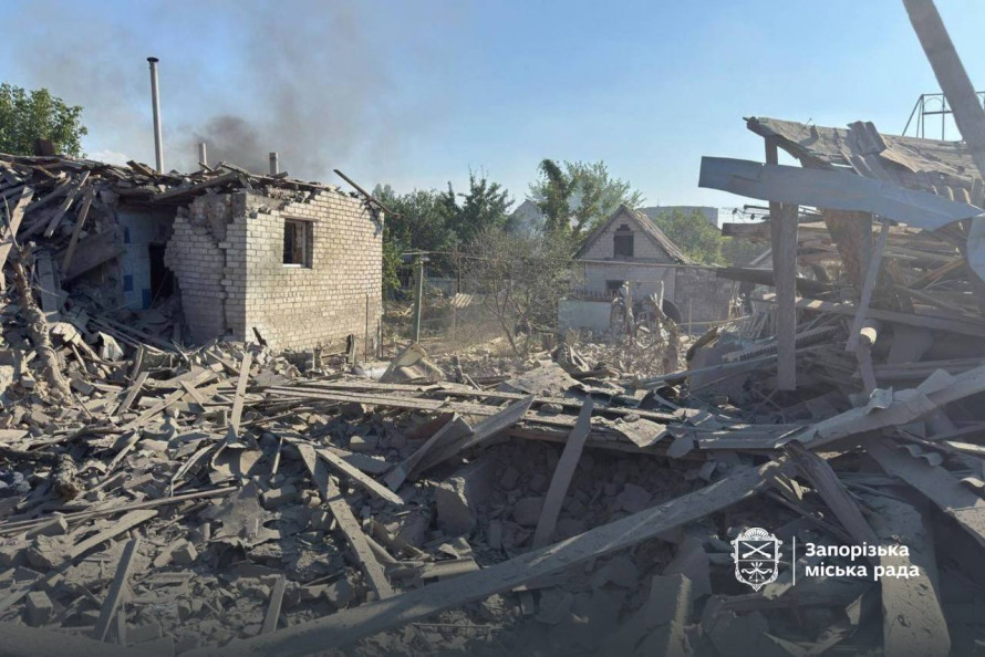 КАБ влучив у приватний сектор Запоріжжя: є загиблі, під завалами шукають людей (фото, відео)