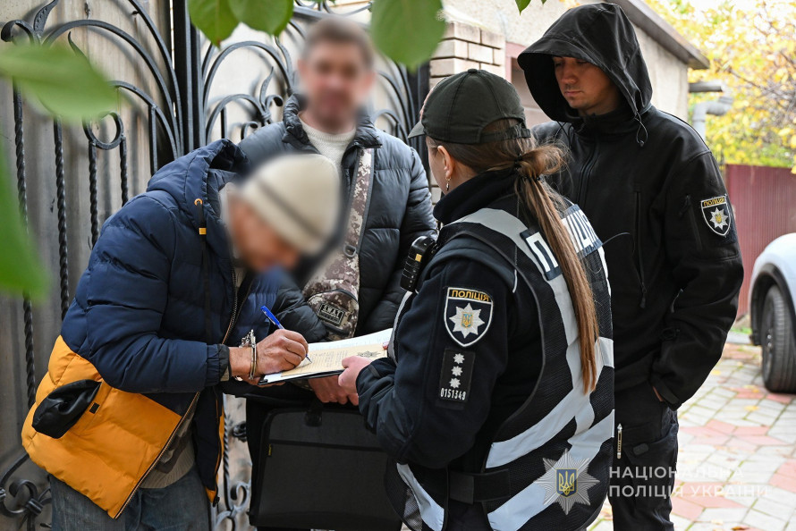 Заробляв мільйони: у Запоріжжі пенсіонер вирощував "елітний канабіс" (фото)