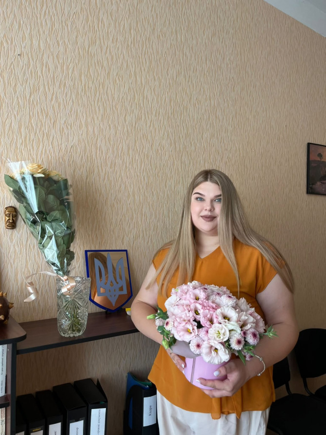 З весілля — на конкурс директорів: як у Запоріжжі наречена стала очільницею гімназії (фото, відео)