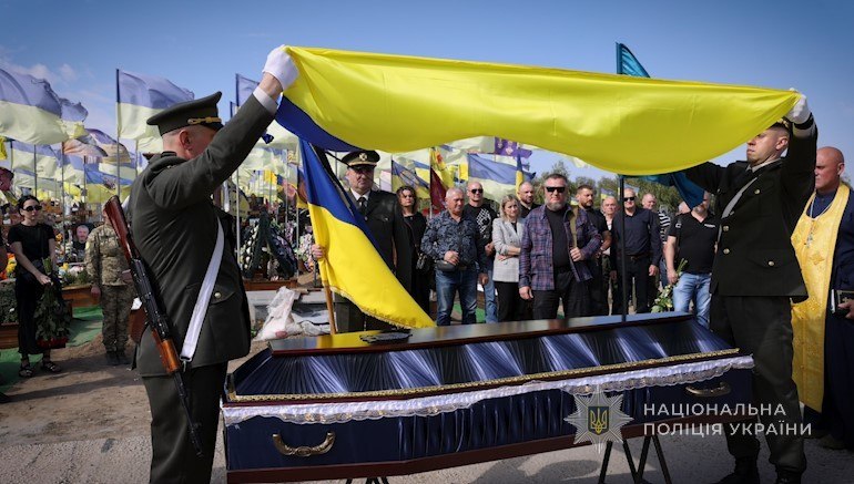 Зник безвісти в 2022 році: у Запоріжжі провели в останню дорогу захисника Романа Алешкевича (фото, відео)