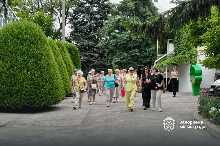 Відчути природу по-новому: у запорізькому ботсаду відкрили незвичну тактильну стежку (фото, відео)