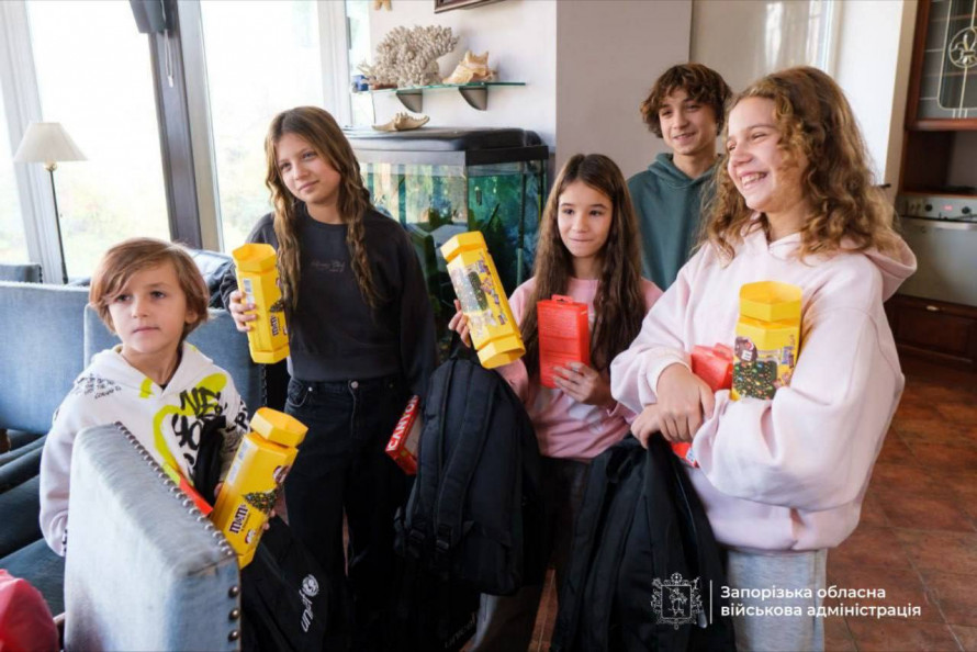 Велика прийомна родина повернулася до України та отримала новий дім у Запоріжжі