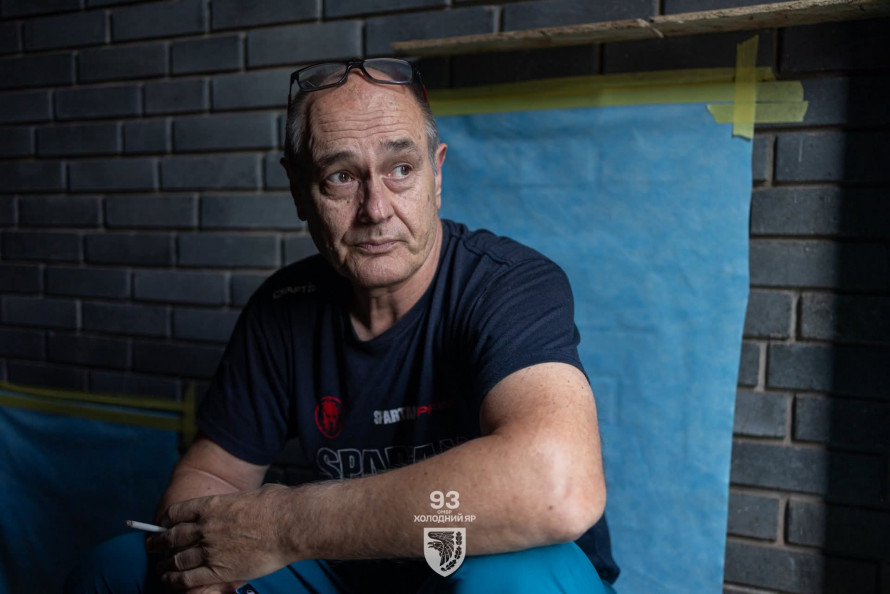 "Хтось повернеться до рідних, бо ти встиг" - як хірург із Запоріжжя рятує життя на фронті (фото)