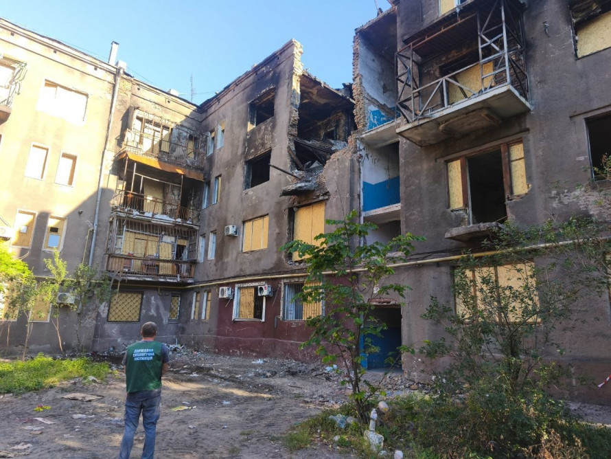 Екоінспектори показали як виглядає автостоянка після удару БпЛА та інші наслідки ворожої атаки по Запоріжжю 7 вересня - фото