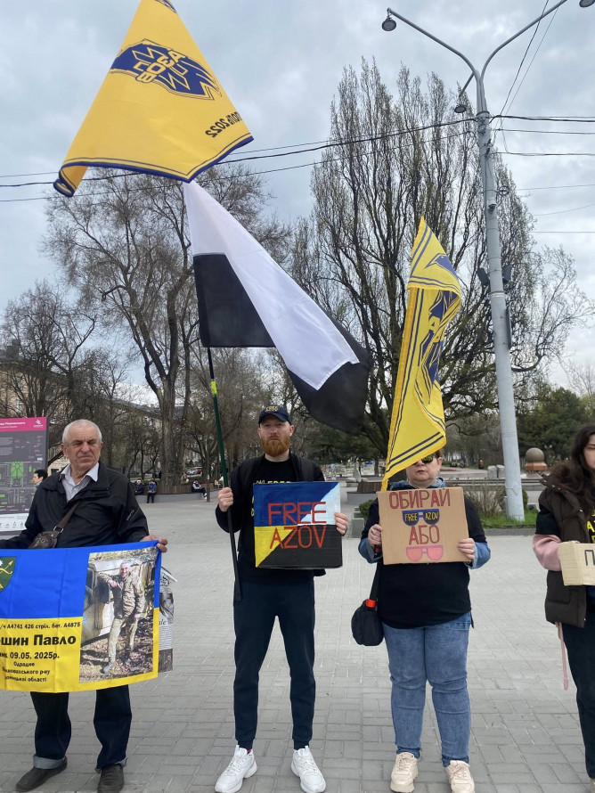 "Мрію побачити брата на своєму весіллі": у Запоріжжі пройшла акція на підтримку військовополонених (фото)