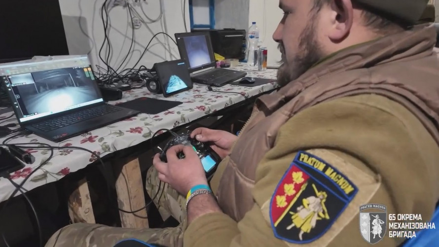 «Тарган» і «Змій» щоночі доставляють усе необхідне на «нуль»: як роботи допомагають бійцям на Запоріжжі (відео)