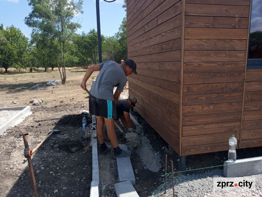У Запоріжжі завершують облаштування модульного містечка для переселенців і запрошують подавати заявки (фото)