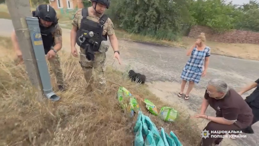 Кожне життя важливе: у Запорізькому районі поліцейські встановили годівниці для покинутих тварин (відео)